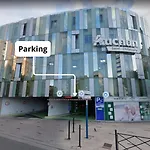 Bright In Hypercenter With Parking Appartement Tourcoing