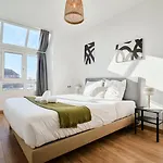 Bright In Hypercenter With Parking Appartamento Tourcoing