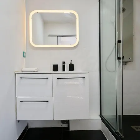 Bright In Hypercenter With Parking Tourcoing