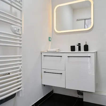 Bright In Hypercenter With Parking * Tourcoing