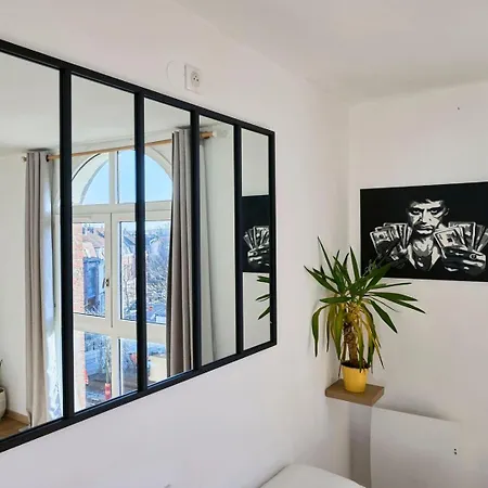 Bright In Hypercenter With Parking Tourcoing