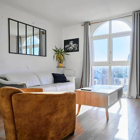 Bright In Hypercenter With Parking Apartment *